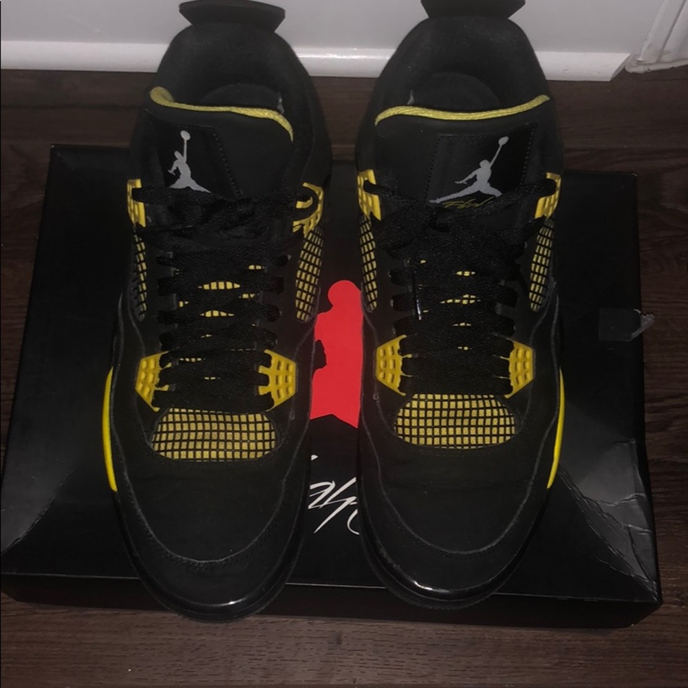 THUNDER 4s